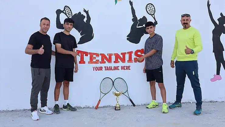 Iğdır'ın genç tenisçileri başarının gururunu yaşıyor