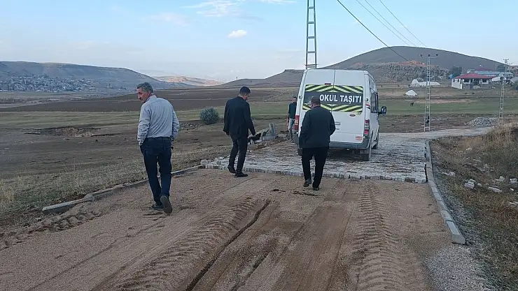 Diyadin Dalören Köyü'ne kilitli parke taşı