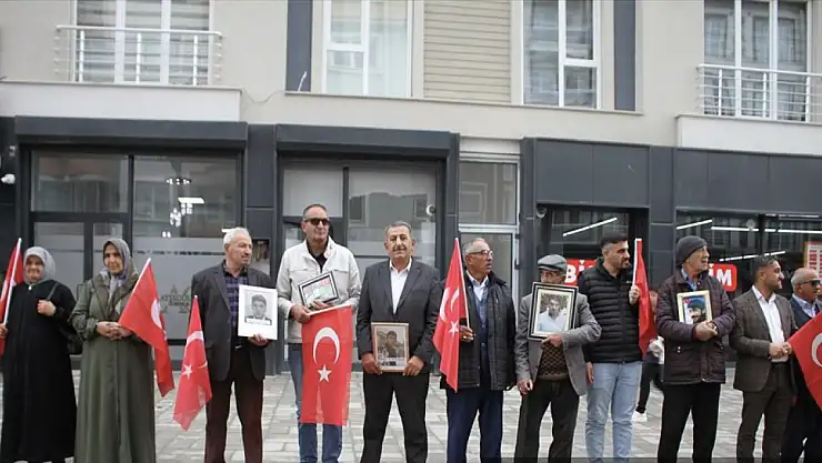 Vanlı aileler evlat nöbetini sürdürüyor