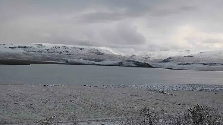 Kars'ta yüksek kesimlerini kar kapladı