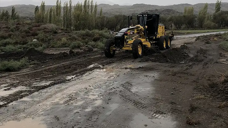 Iğdır'da selden kapanan 2 köyün yolu tekrar ulaşıma açıldı