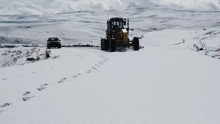 Ağrı'da Karla Mücadele Ekiplerinden Erken Mesai