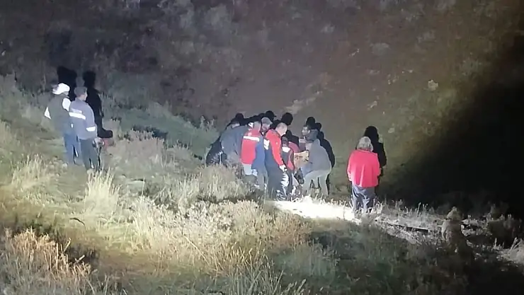 Mahsur kalan ineği AFAD Kurtardı