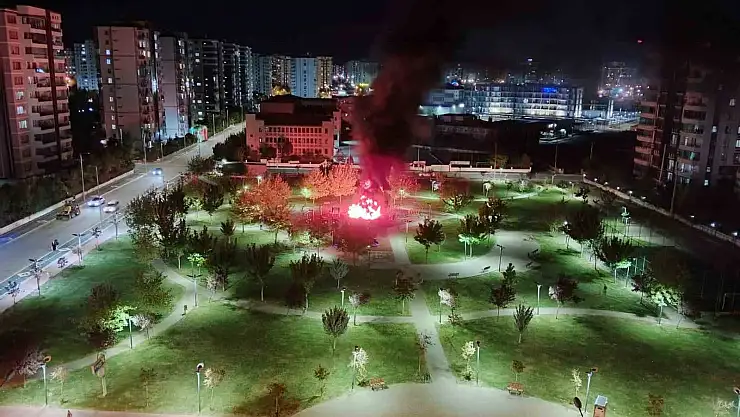 Diyarbakır'da çocuk oyun parkı yandı