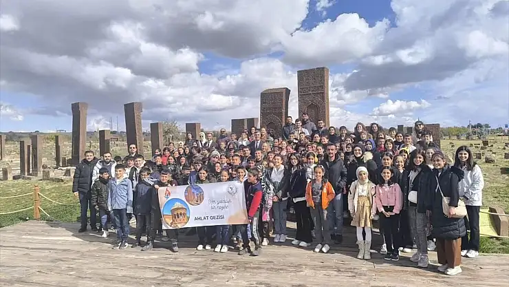 Muşlu öğrenciler Bitlis'i gezdi