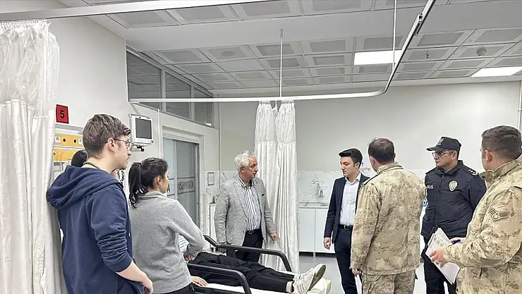 Erzurum'da öğrenci servisi ile kamyonet çarpıştı: 8 yaralı