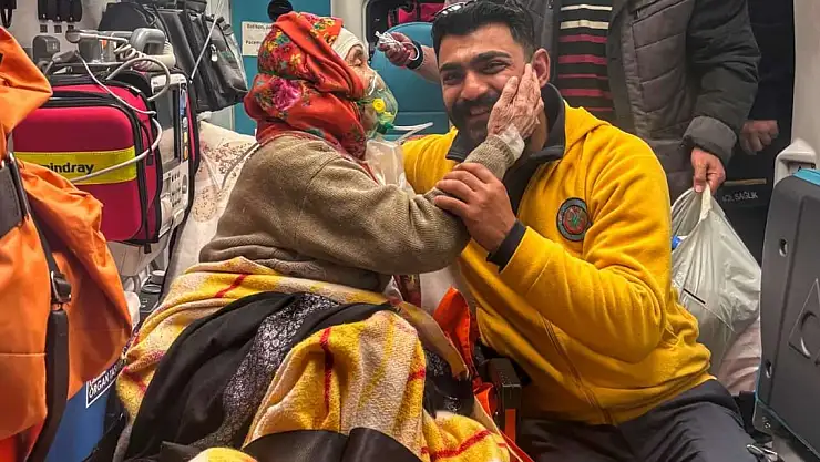 Hasta Kadından Ambulans Şoförüne Şefkat Dolu Teşekkür