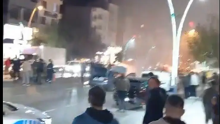 Muş'ta seyir halindeki otomobili alev aldı