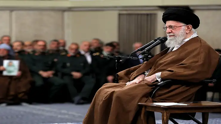 İran Dini Lideri Hamaney'den İsrail'in Saldırısına İbranice Paylaşım