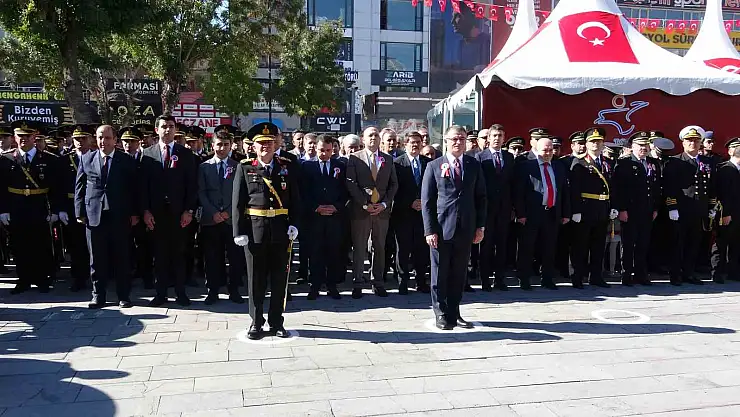 Van'da Cumhuriyet'in coşkulu kutlamaları başladı