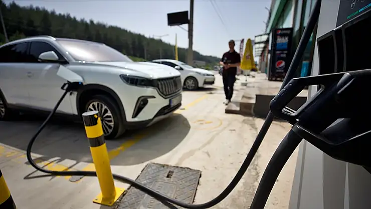 Sürücüler bakım maliyetleri düşük olan elektrikli otomobilleri tercih ediyor