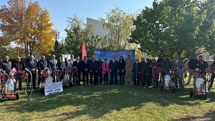 Iğdır'da üreticilere süt sağım makineleri dağıtıldı