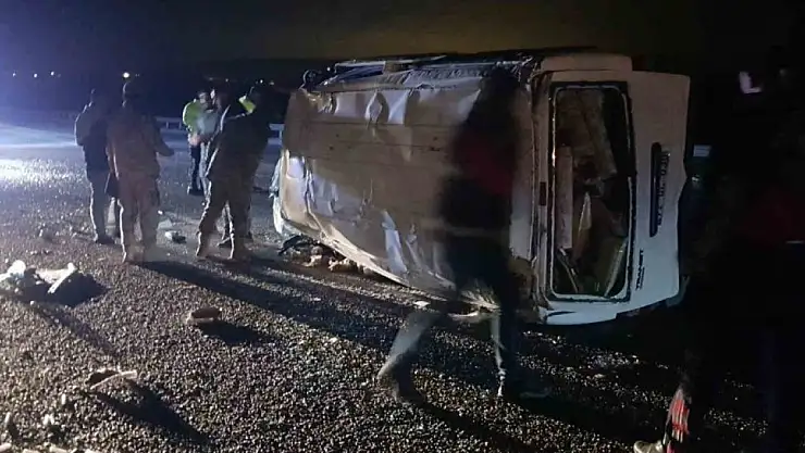 Van'da Bir Minibüs Takla Attı