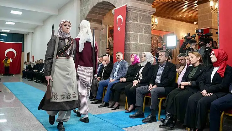 Erzurum'dan 'Milli Mücadelenin Kahraman Kadınları' geçti