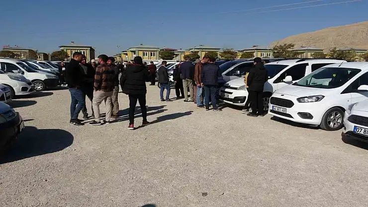 Van'da İkinci El Araçlarda Düşük Modelli Araçlar Fiyatını Korudu