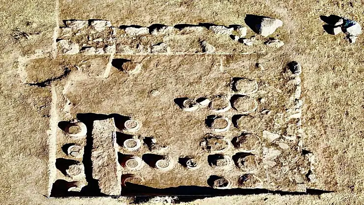 Van'ın Kevenli Kalesi'nde 42 Büyük Küp Ortaya Çıktı
