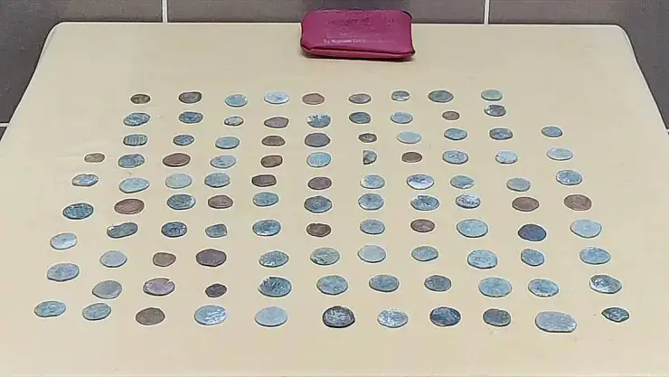 Erzurum'da Bizans dönemine ait sikkeler ele geçirildi