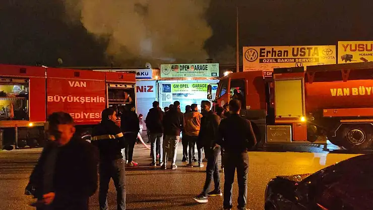 Van Oto Sanayi Sitesi'nde çıkan yangın korkuttu