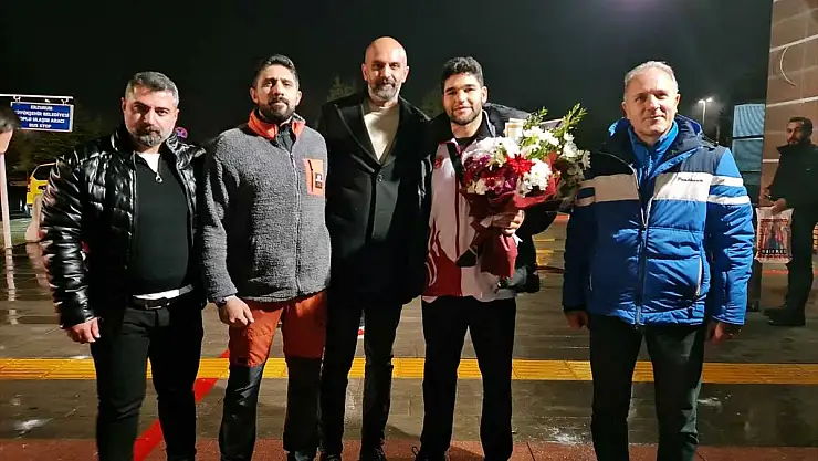 Kick boksta Avrupa ikincisi olan Hakan Koç, Erzurum'da coşkuyla karşılandı