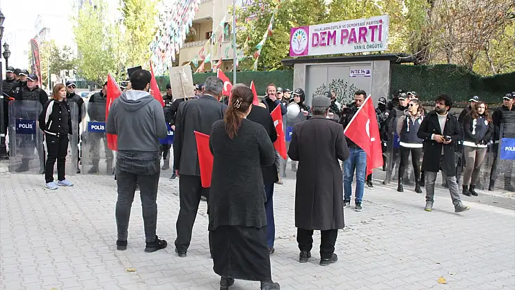 Vanlı ailelerin evlat nöbeti sürüyor