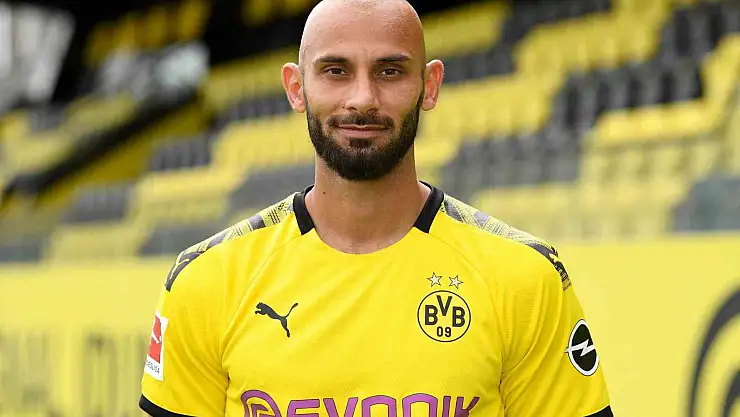 Milli futbolcu Ömer Toprak futbolu bıraktı