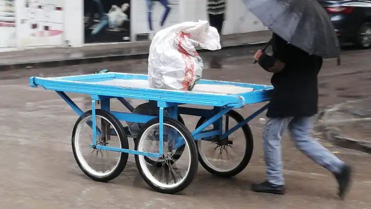 Ağrı güne yağışla başladı