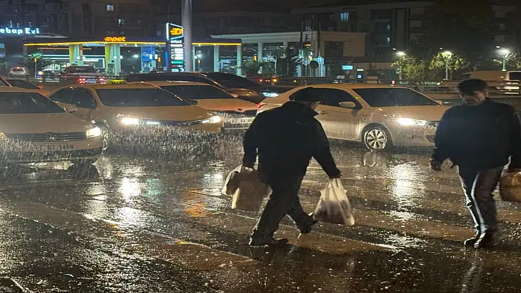 Van'da Sağanak Etkisini Gösterdi