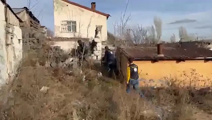 Kars'ta düzensiz göçmenler polisten kaçamadı