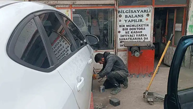 Bitlis'te oto lastikçilerde yoğunluk