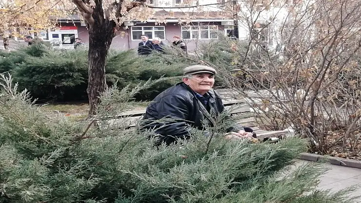 Ağrı Meydan Camisi'nin Sessiz Misafirleri