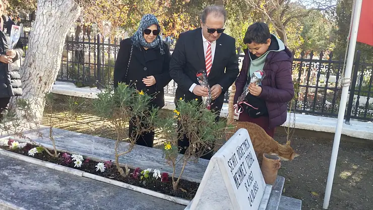 Van'da şehit edilen öğretmen Mehmet İzdal anıldı