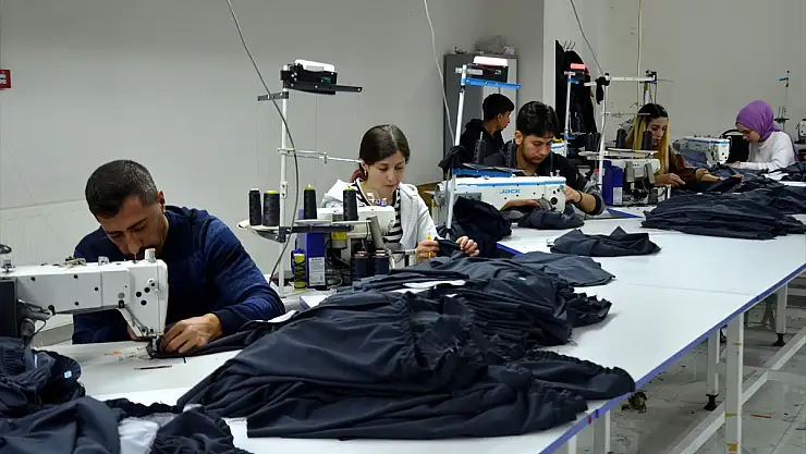 Muş'ta devlet desteğiyle kurduğu atölyede 45 kişiyi istihdam ediyor