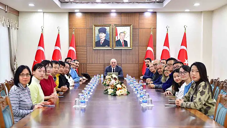 Çinli turizm heyeti Diyarbakır Valisini ziyaret etti