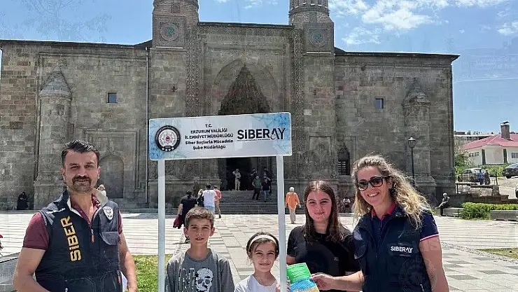 Erzurum'da polis vatandaşları bilgilendiriyor