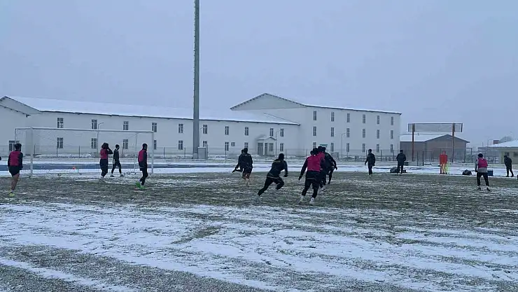 Muş Spor kar altında zorlu antrenmanı