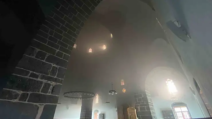 Diyarbakır'da 508 yıllık camide yangın çıktı