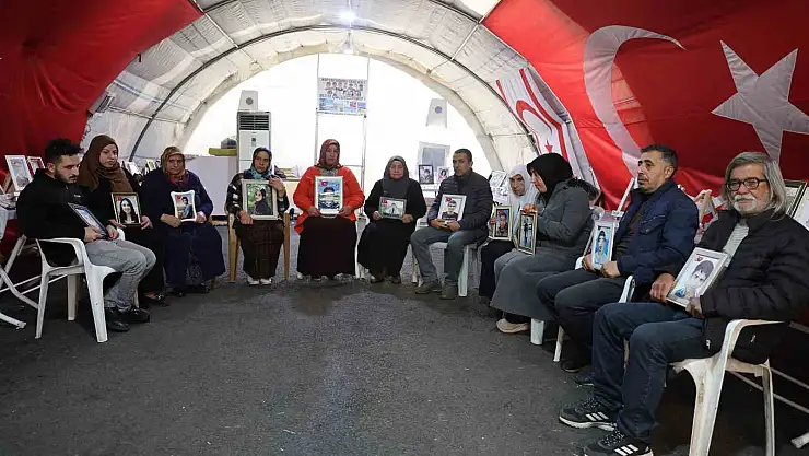 Diyarbakır'da ailelerin evlat nöbeti devam ediyor