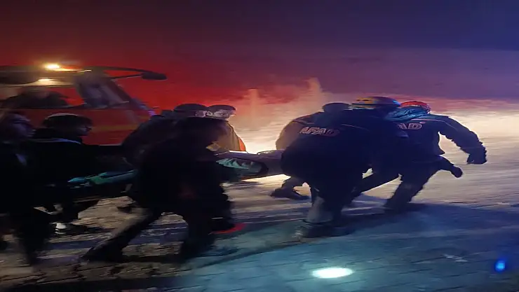 Muş'ta bir otomobil şarampole yuvarlandı