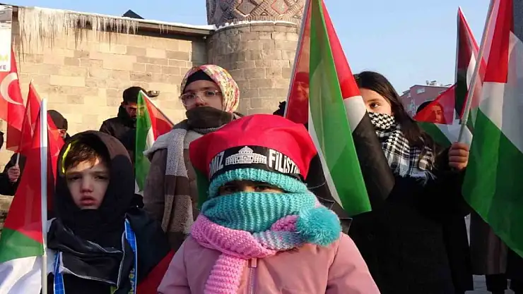 Erzurum'da sağlık çalışanları Gazze için 55 haftadır yürüyor