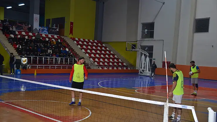 Bulanık'ta Kurumlar Arası Ayak Tenisi Turnuvası Başladı