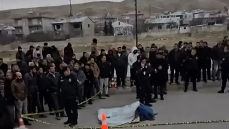 Van'da kamyon çarpan çocuk öldü