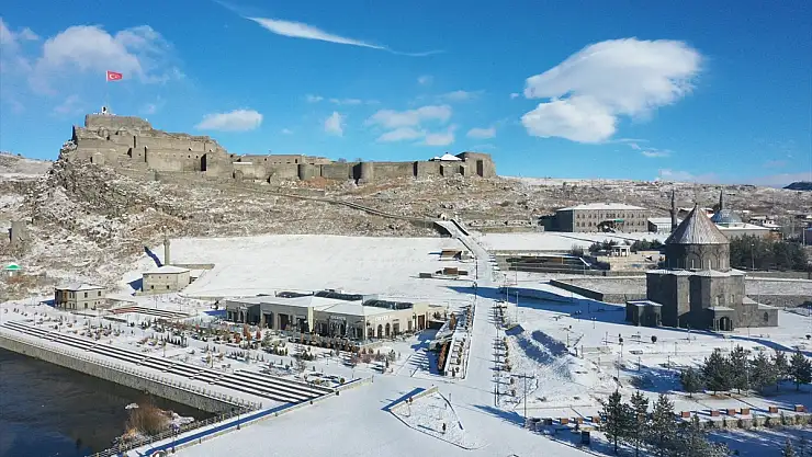 Kars'ta kar yağışı ve soğuk hava etkisini gösteriyor