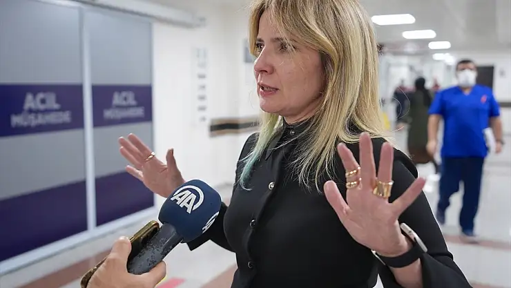 Kar ve buzda düşme riskini azaltmak için dengeli ve yavaş yürüyün