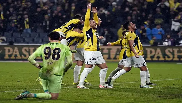 Fenerbahçe, Başakşehir Karşısında İlk Yarıyı Önde Tamamladı