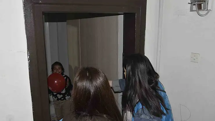 Bitlis'te üniversiteli gençlerden ihtiyaç sahiplerine yardım eli