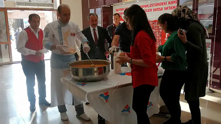 AİÇÜ'de Sınavlara Hazırlanan Öğrencilere Çorba İkramı