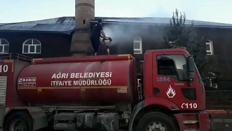 Ağrı'da camilere bahar temizliği