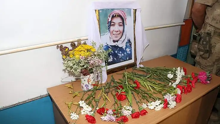 Hüzünlü Karne Töreni