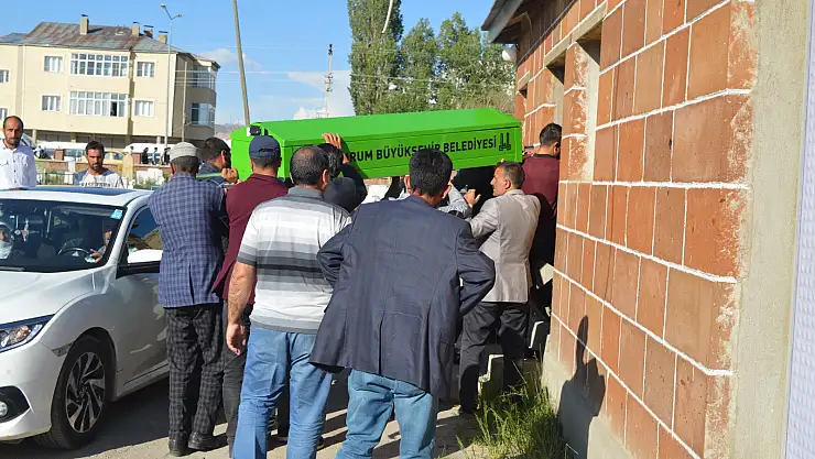 Hayatını Kaybeden Anne Ve İki Çocuğu Gözyaşları Arasında Toprağa Verildi