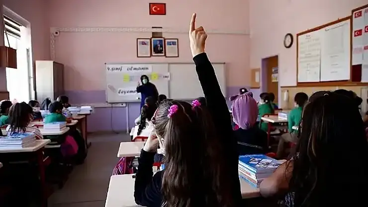 2025 Yılı Ara Tatil Tarihleri Belli oldu: 9 Günlük Dinlenme Süresi Başlıyor!